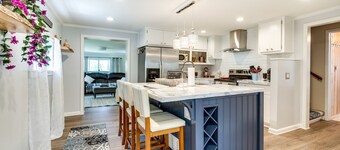 Walworth Home w/ Hot Tub - Near Golf Courses!