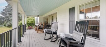 Wolcottville Farmhouse: 18 Mi to Shipshewana