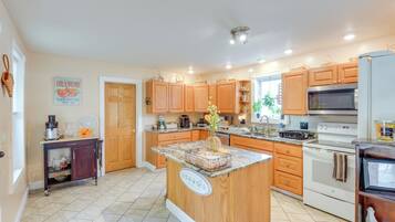 House (5 Bedrooms) | Interior