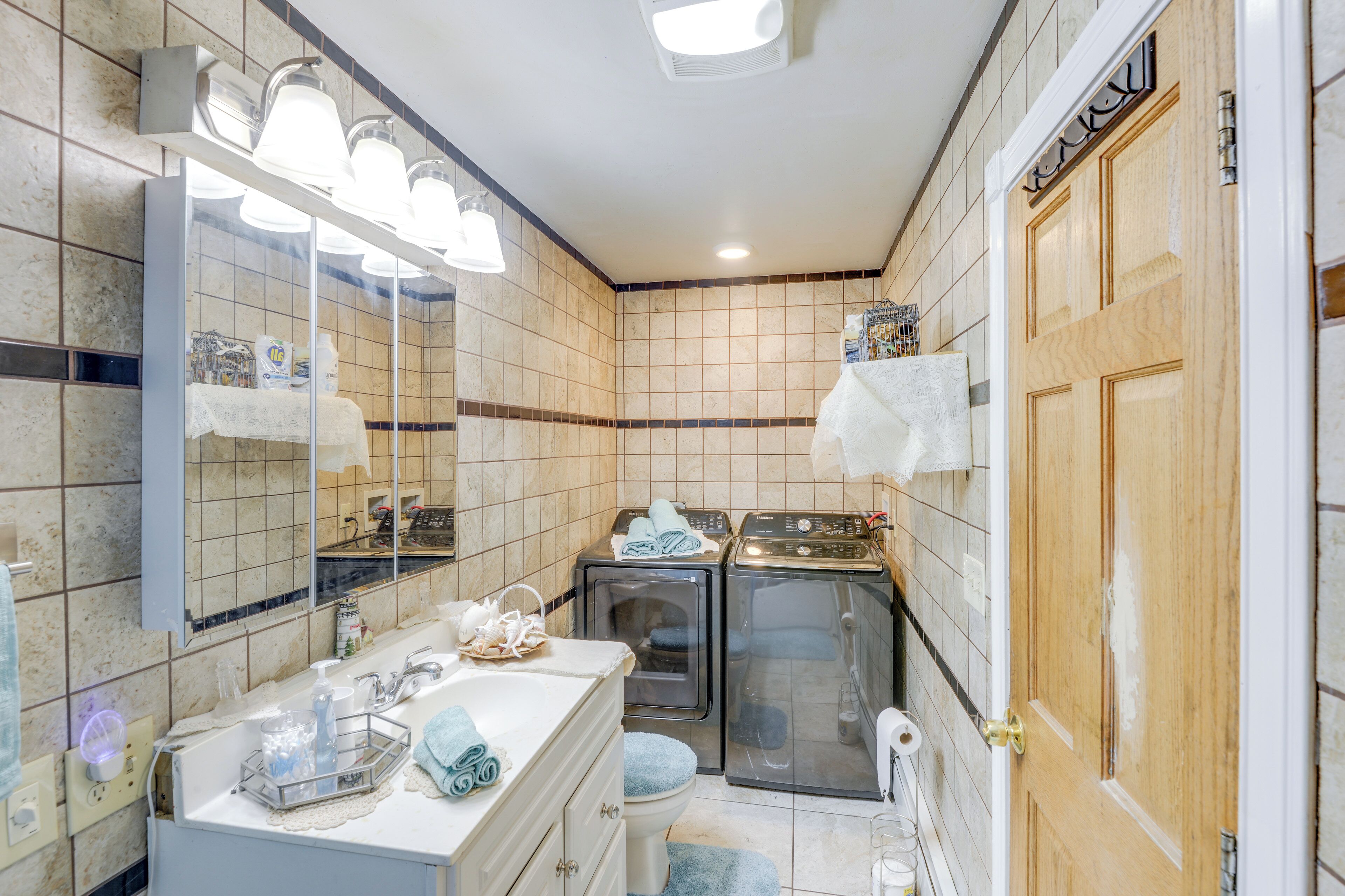 House (5 Bedrooms) | Interior