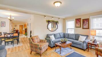 House (5 Bedrooms) | Interior