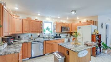 House (5 Bedrooms) | Interior