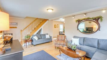 House (5 Bedrooms) | Interior