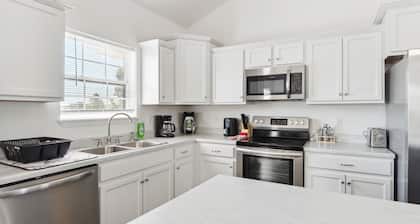 Charming St Robert Home Near Downtown Waynesville!