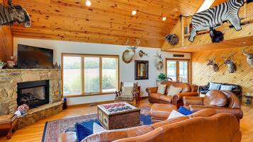 House (4 Bedrooms) | Front of property