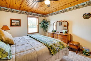 Interior - Pet-friendly Vienna Cabin w/ Screened-in Porch! (Vienna)