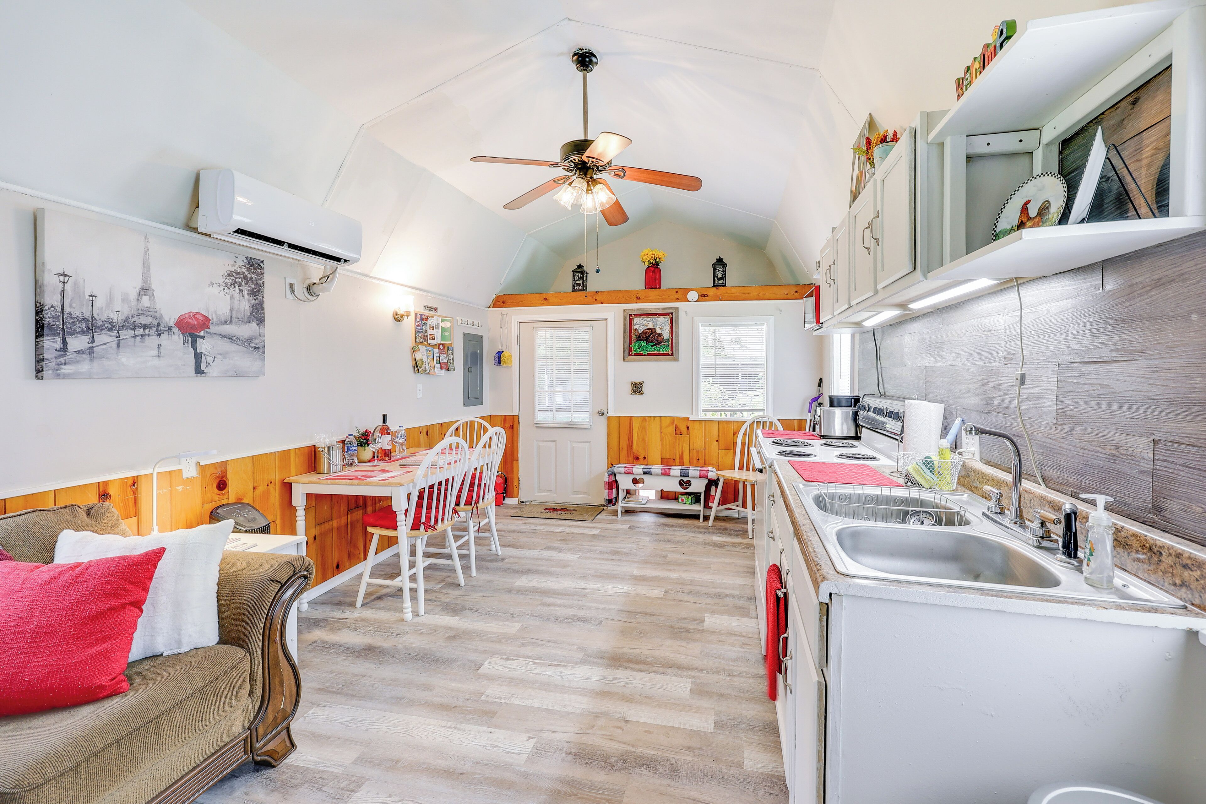 House (1 Bedroom) | Interior