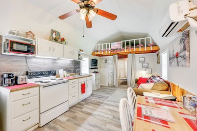 Paris Vacation Rental ~ 22 Mi to Mount Magazine!