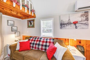 House (1 Bedroom) | Interior
