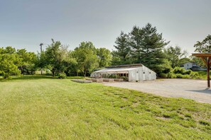 Apartment (0 Bedroom) | Interior - Missouri Studio Getaway: Close to Parks & Hiking (Liberty)