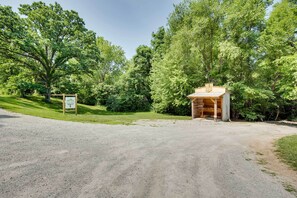 Apartment (0 Bedroom) | Interior - Missouri Studio Getaway: Close to Parks & Hiking (Liberty)