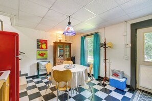 Apartment (0 Bedroom) | Interior