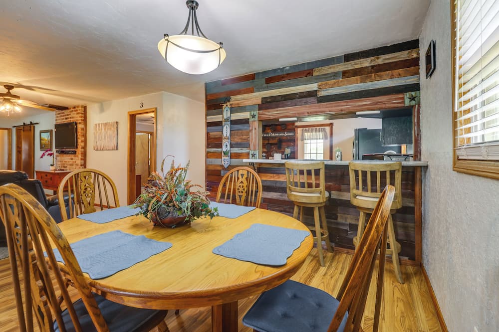 Charming Kaw Lake Country Home w/ Game Room! - Kaw City, OK