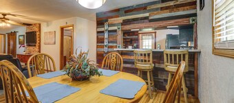 Charming Kaw Lake Country Home w/ Game Room!