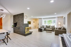 Living area - Cozy Minneapolis Home w/ Air Hockey, Near Downtown (Golden Valley)
