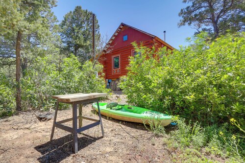 Pet-friendly & Secluded Regina Cabin w/ Fireplace!