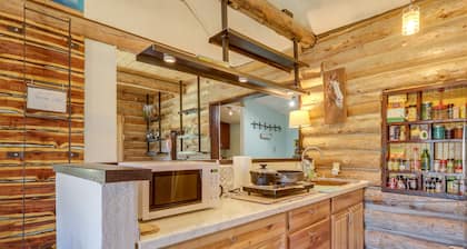 Pet-friendly & Secluded Regina Cabin w/ Fireplace!