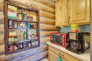 House (0 Bedroom) | Interior - Pet-friendly & Secluded Regina Cabin w/ Fireplace! (Regina)