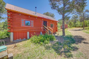 House (0 Bedroom) | Front of property - Pet-friendly & Secluded Regina Cabin w/ Fireplace! (Regina)