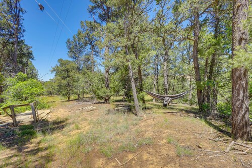 Pet-friendly & Secluded Regina Cabin w/ Fireplace!