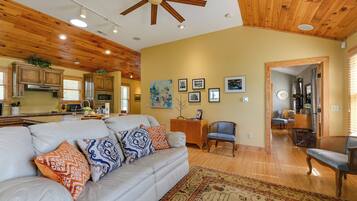 House (1 Bedroom) | Interior