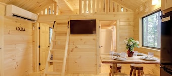 Scenic Deck & Grill: Middlebury Center Retreat!