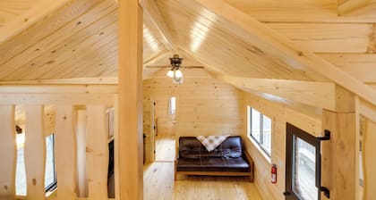 Scenic Deck & Grill: Middlebury Center Retreat!