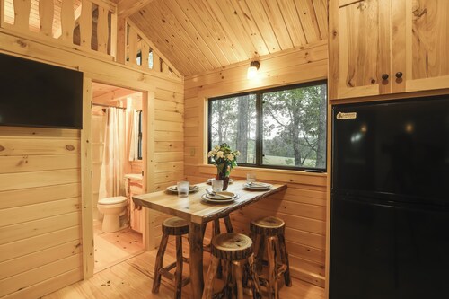 Scenic Deck & Grill: Middlebury Center Retreat!