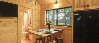 Scenic Deck & Grill: Middlebury Center Retreat!