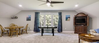 Christy's Cottage w/ Hot Tub - 2 Mi to Beach!