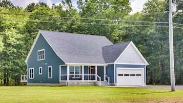 Cottage (3 Bedrooms) | Front of property