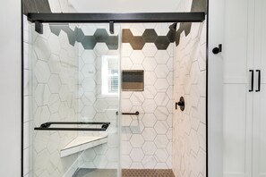 平房 (3 Bedrooms) | 住宿內部