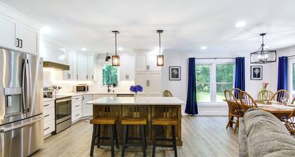 2 Mi to Beach! Hot Tub Haven Christy's Cottage