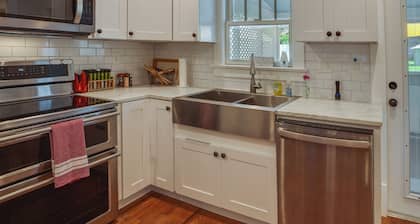 White Springs Gem w/ Patio & Screened Porch!