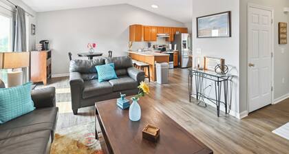 Corinth Getaway w/ Deck ~ 11 Mi to Ark Encounter!