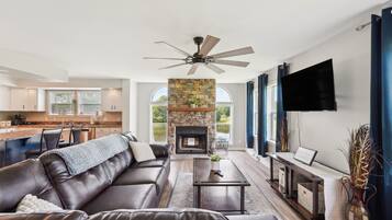 House (2 Bedrooms) | Living area | TV