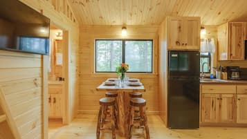 House (2 Bedrooms) | Depan hartanah