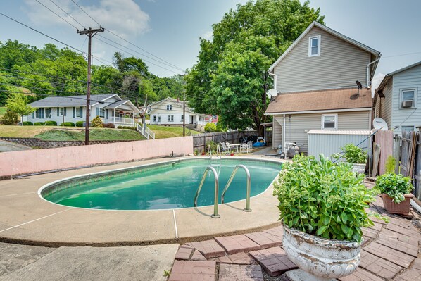 Outdoor pool - Bath Vacation Rental Condo w/ Pool Access! (Bath)