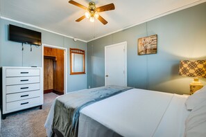 Apartment (2 Bedrooms) | 2 bedrooms, bed sheets - Bath Vacation Rental Condo w/ Pool Access! (Bath)