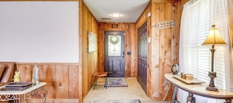 6 Mi to Scottsboro: Pet-friendly Cabin Apt