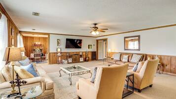 Apartment (2 Bedrooms) | Living area