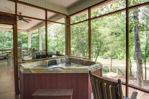 Cottage (2 Bedrooms) | Interior