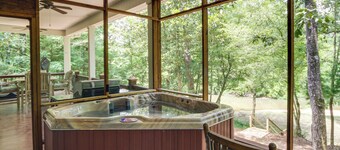 Waterfront Loranger Cottage: Hot Tub, Deck & Grill