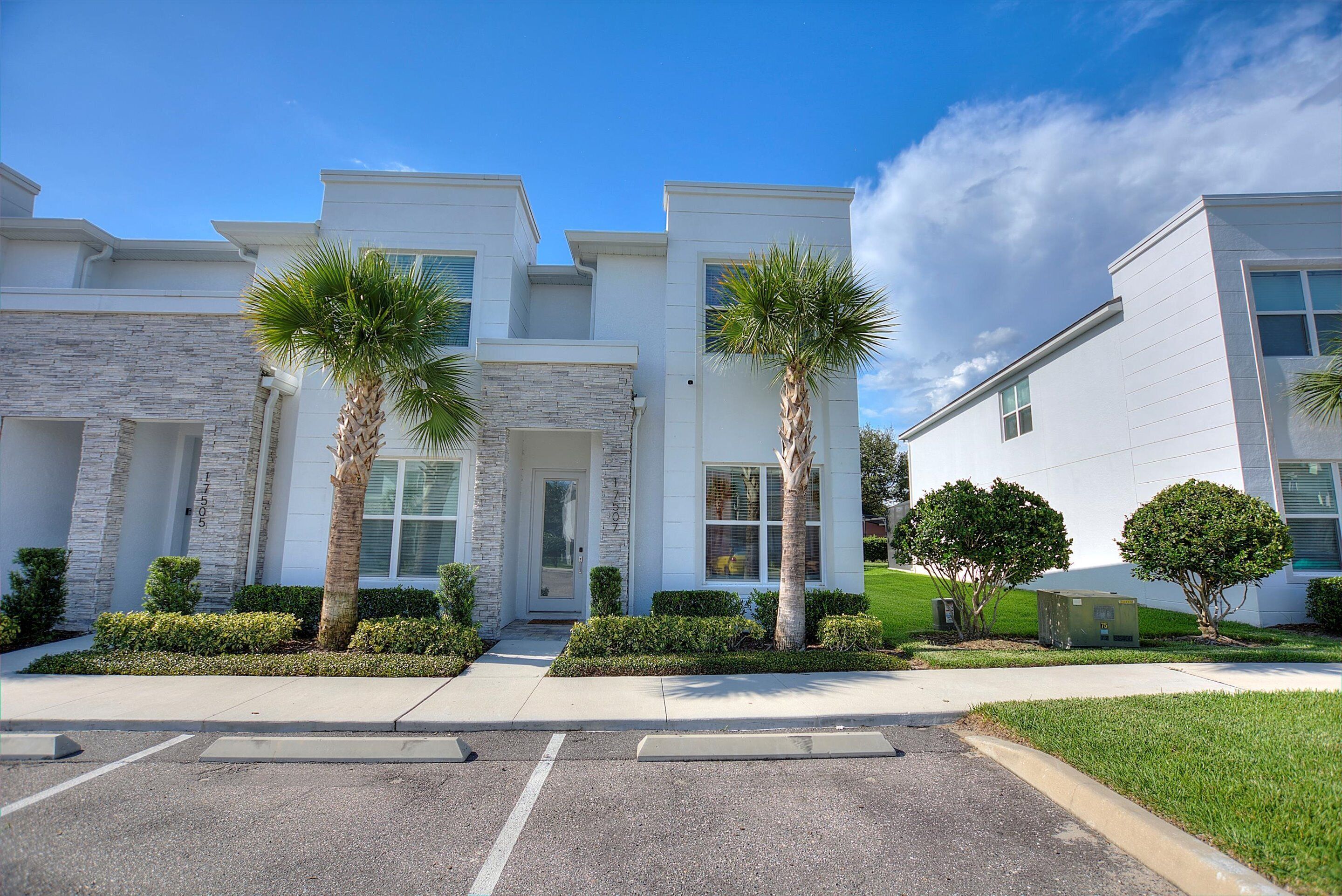 Luxury 4 Bed minutes from Disney