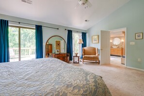 4 bedrooms, iron/ironing board, bed sheets - Virginia Retreat w/ Deck, 7 Mi to Downtown Roanoke (Roanoke)