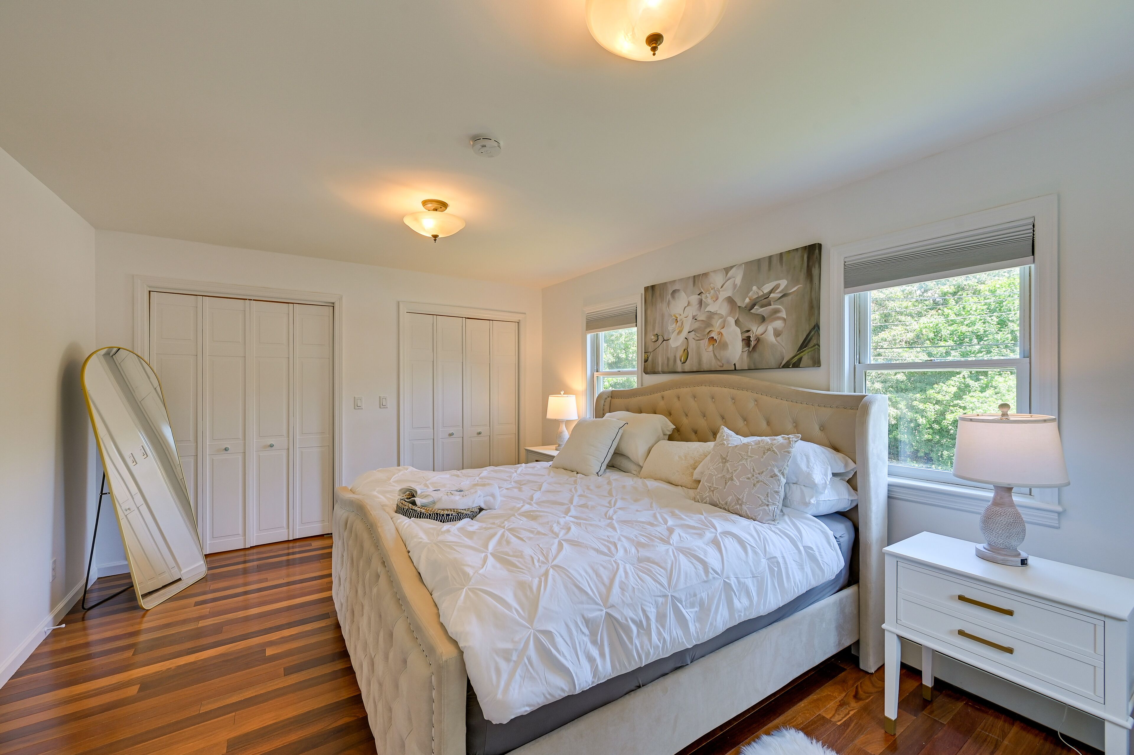 4 bedrooms, iron/ironing board, bed sheets