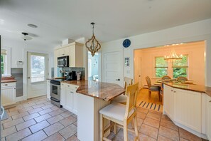 House (4 Bedrooms) | Private kitchen