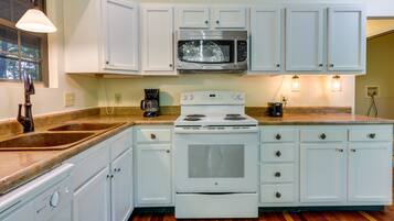 Rumah (3 Bedrooms) | Dapur pribadi | Microwave, oven, kompor, dan mesin pencuci piring