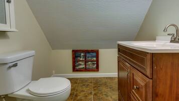 House (3 Bedrooms) | Bathroom