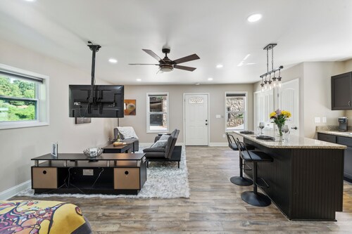 Hickory Hideaway: Forest-view Haven w/ Fire Pit!